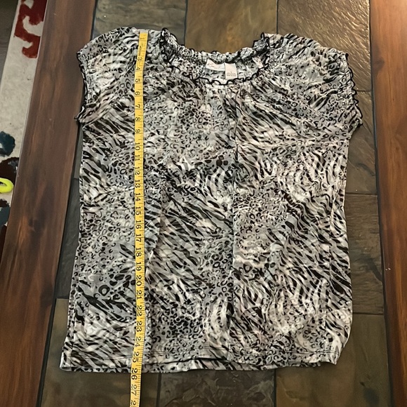 Kim Rogers Ruffle trim neck & sleeve Animal Print burnout top- Large - Picture 9 of 10
